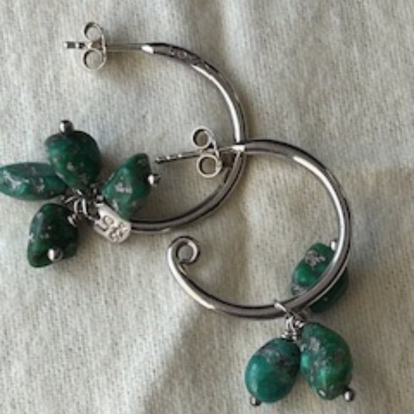 925 Sterling Silver Earrings with Vibrant Green Gems - Picture 2 of 3